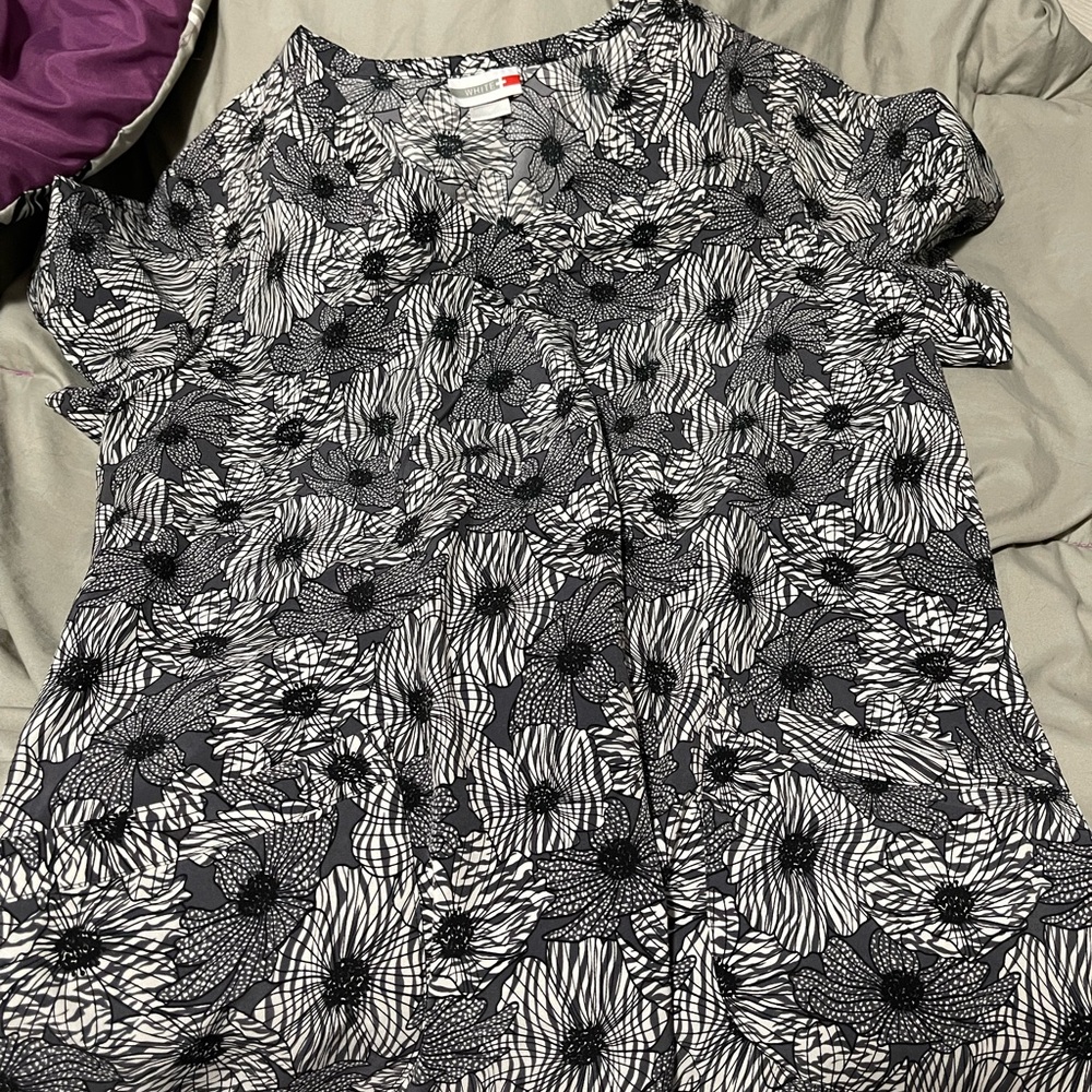 Pattern scrub top